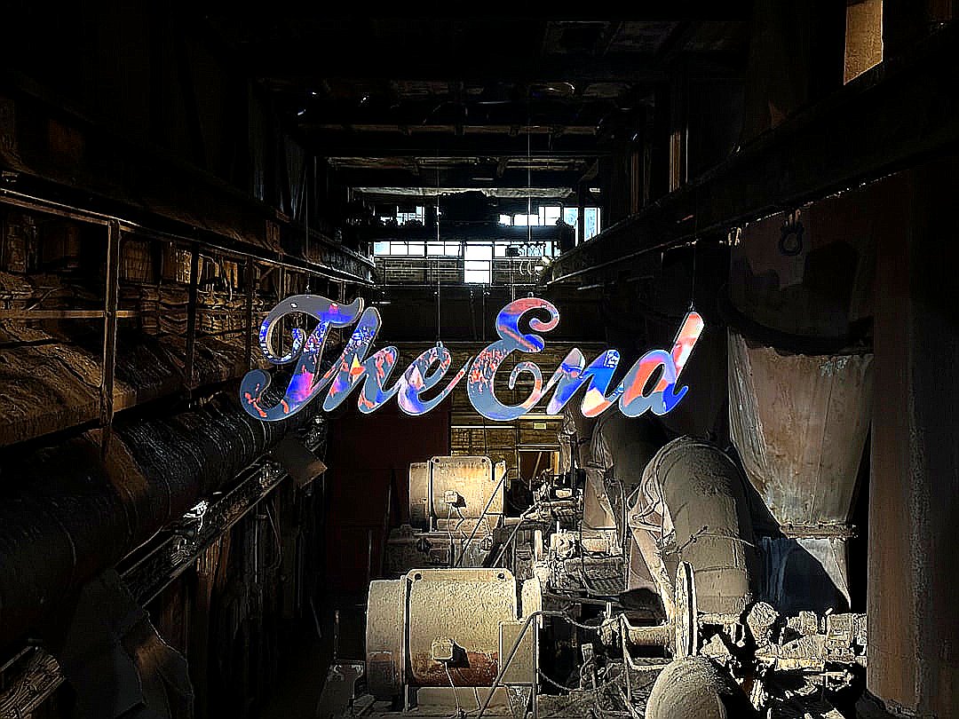 a sign that reads the end in a dark room