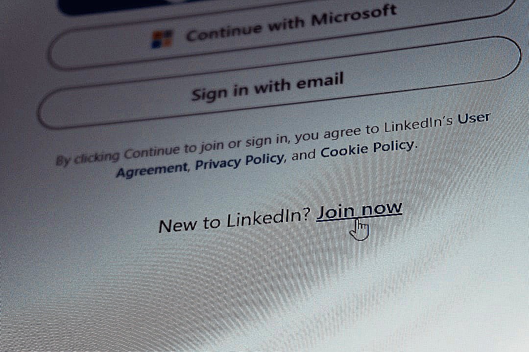 Linkedin login screen with join now option