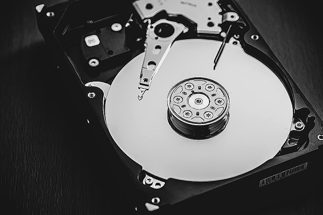 white and silver hard disk drive